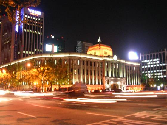 ライトアップされたソウル市庁